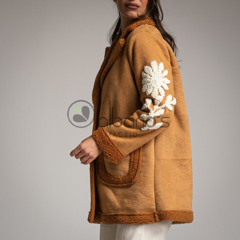  SHEEP COAT WITH EMBROIDERED FLOWER SLEEVE REF.5357-7