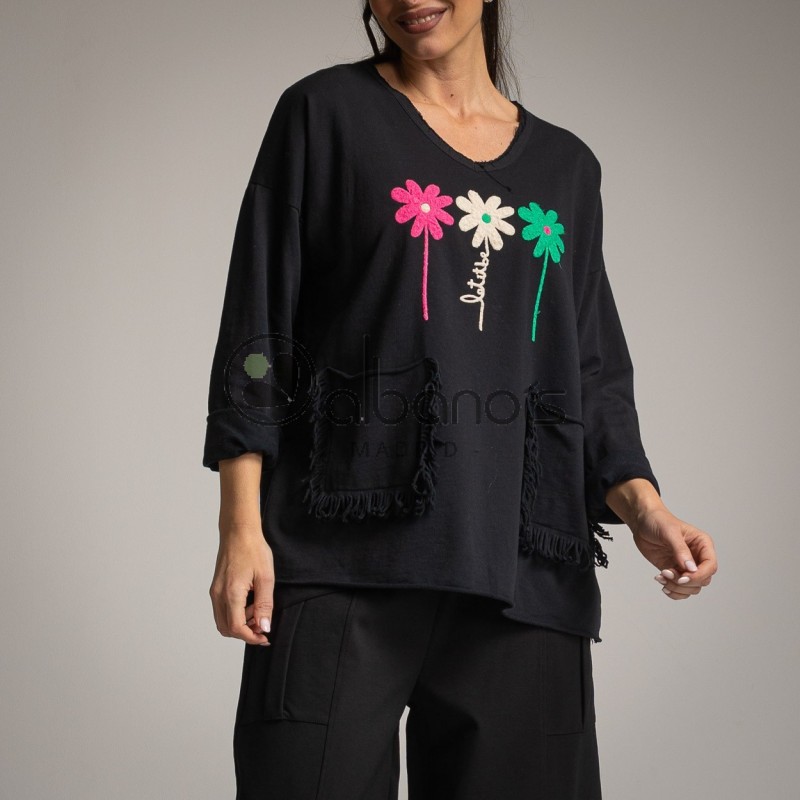 SWEATSHIRT WITH 3 DAISIES WITH FRED POCKETS REF.68725-2