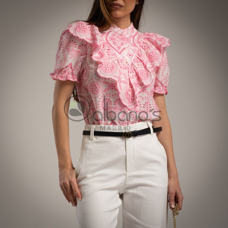 CAMISA COM VOLANTES EM BATISTA PERFURADA REF. 2698-36