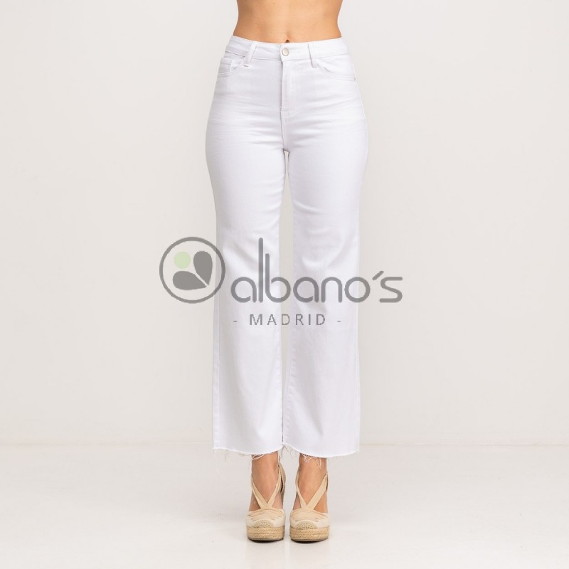  WHITE PANTS WITH FRAYED LOWER REF.7209-1