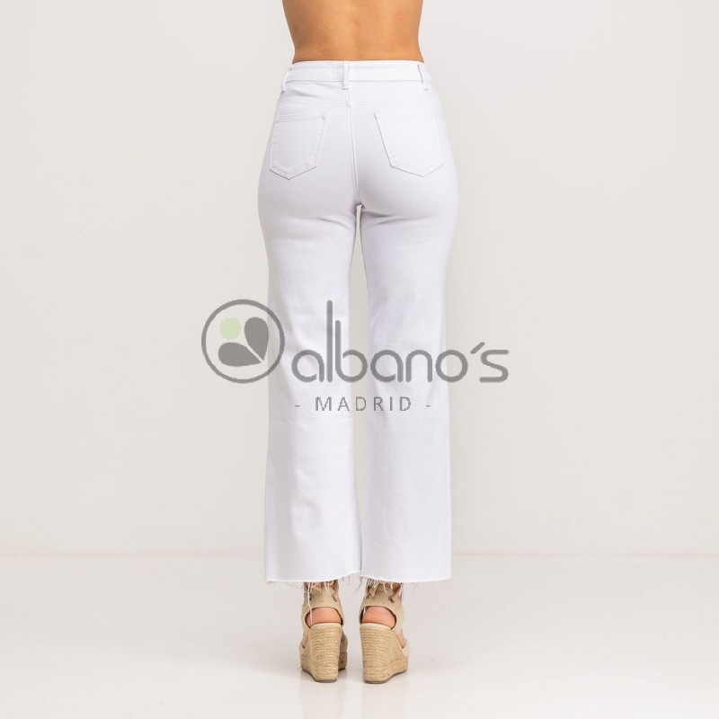  WHITE PANTS WITH FRAYED LOWER REF.7209-1